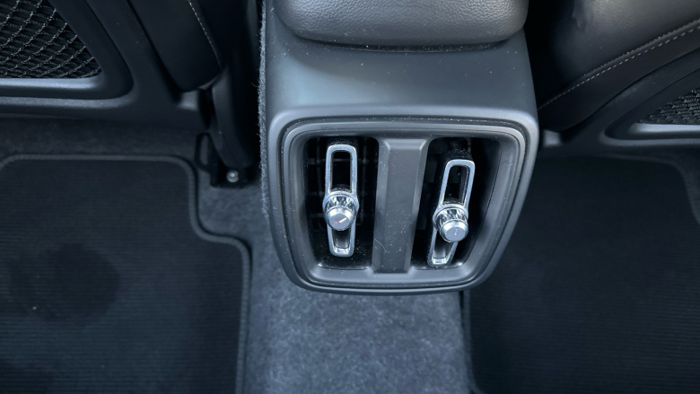 Volvo XC40 2.0 B4P Ultra Dark 5dr Auto Petrol Estate